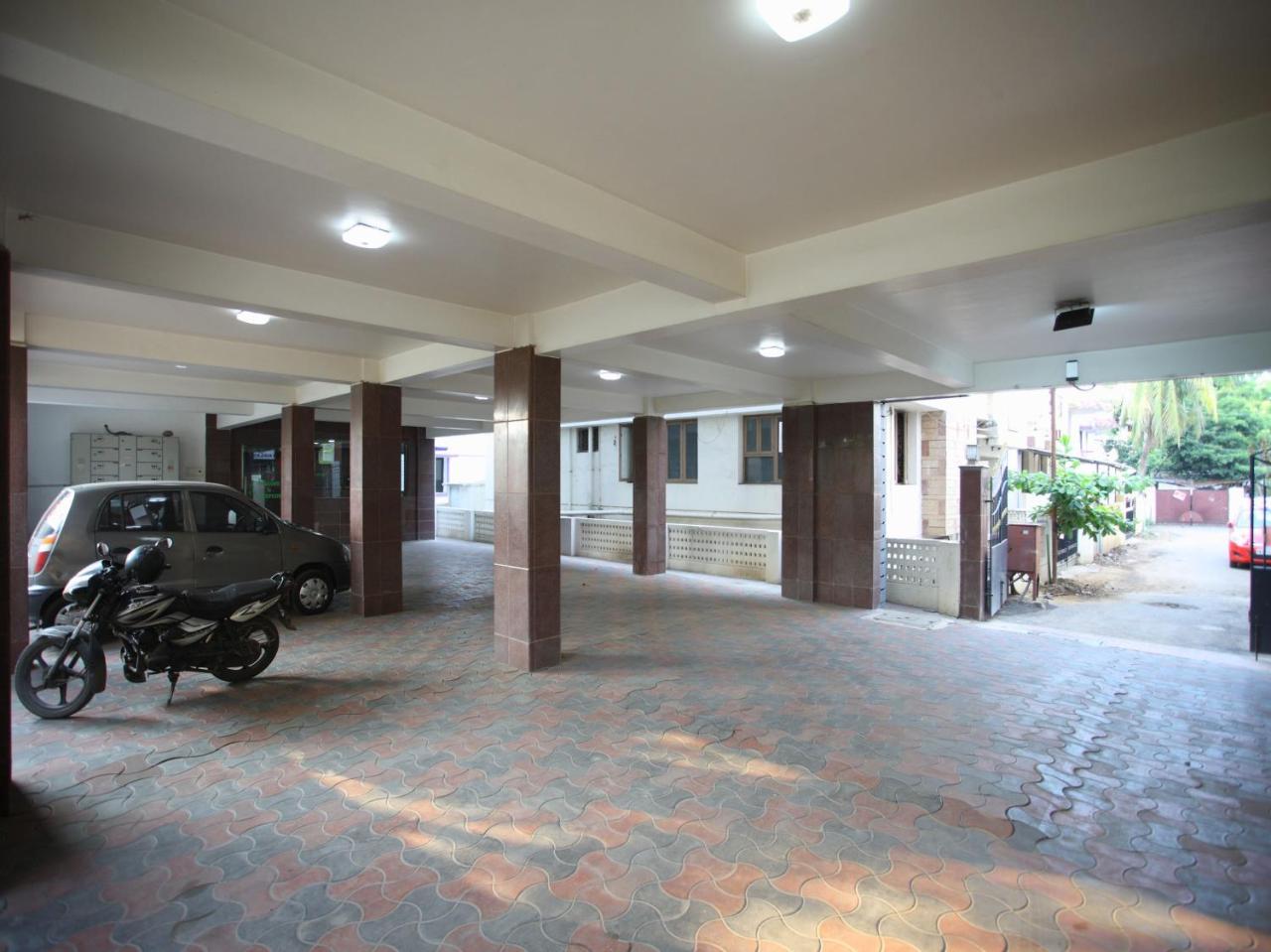 Oyo 10465 Koyambedu Chennai Hotel Exterior photo